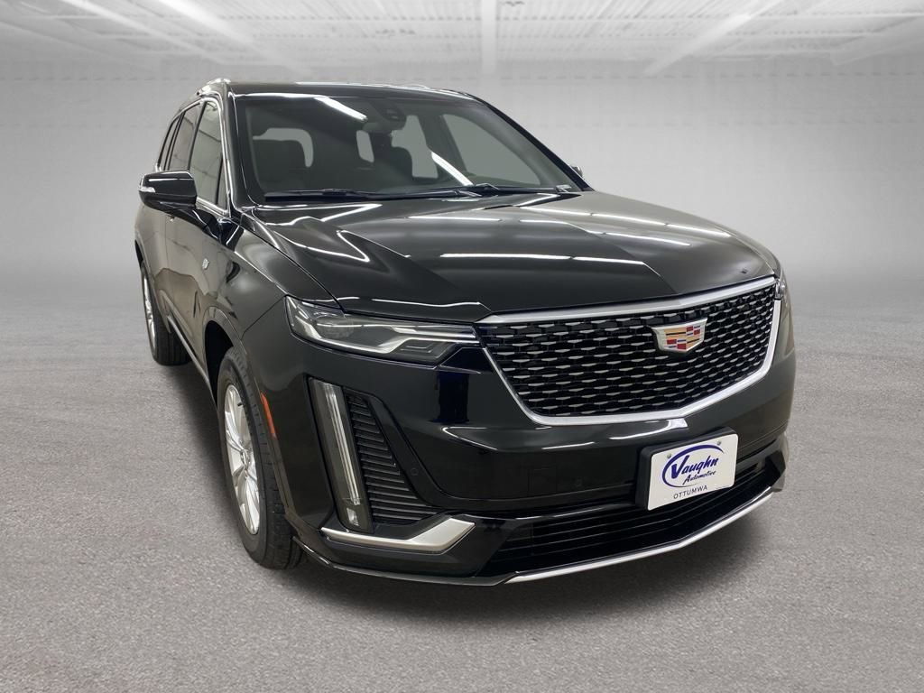 New 2025 Cadillac XT6 Luxury image 2