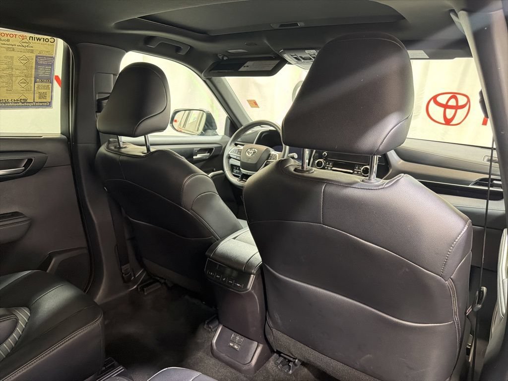 Used 2025 Toyota Highlander XSE AWD/4WD image 14