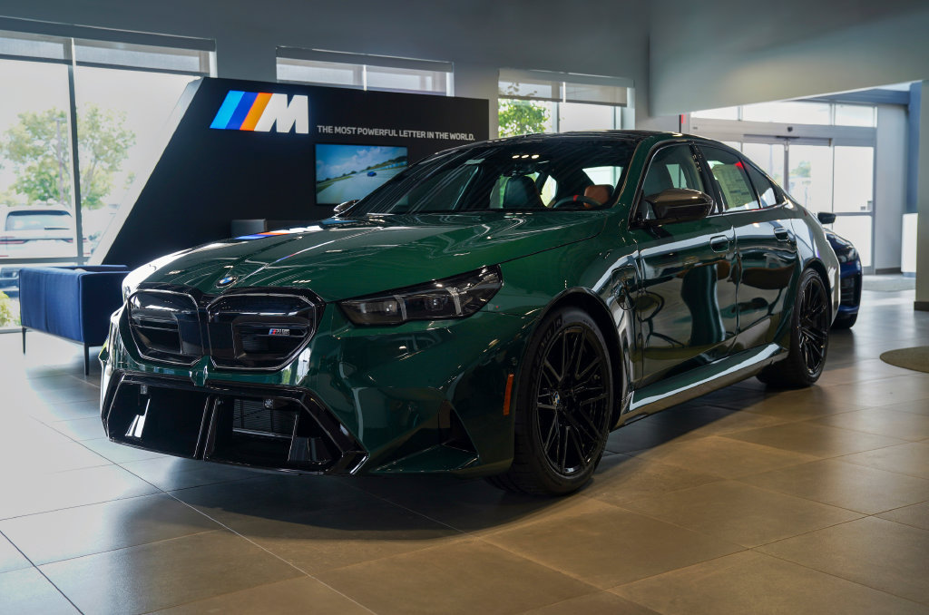New 2027 BMW M5 w/ Carbon Package AWD/4WD image 1