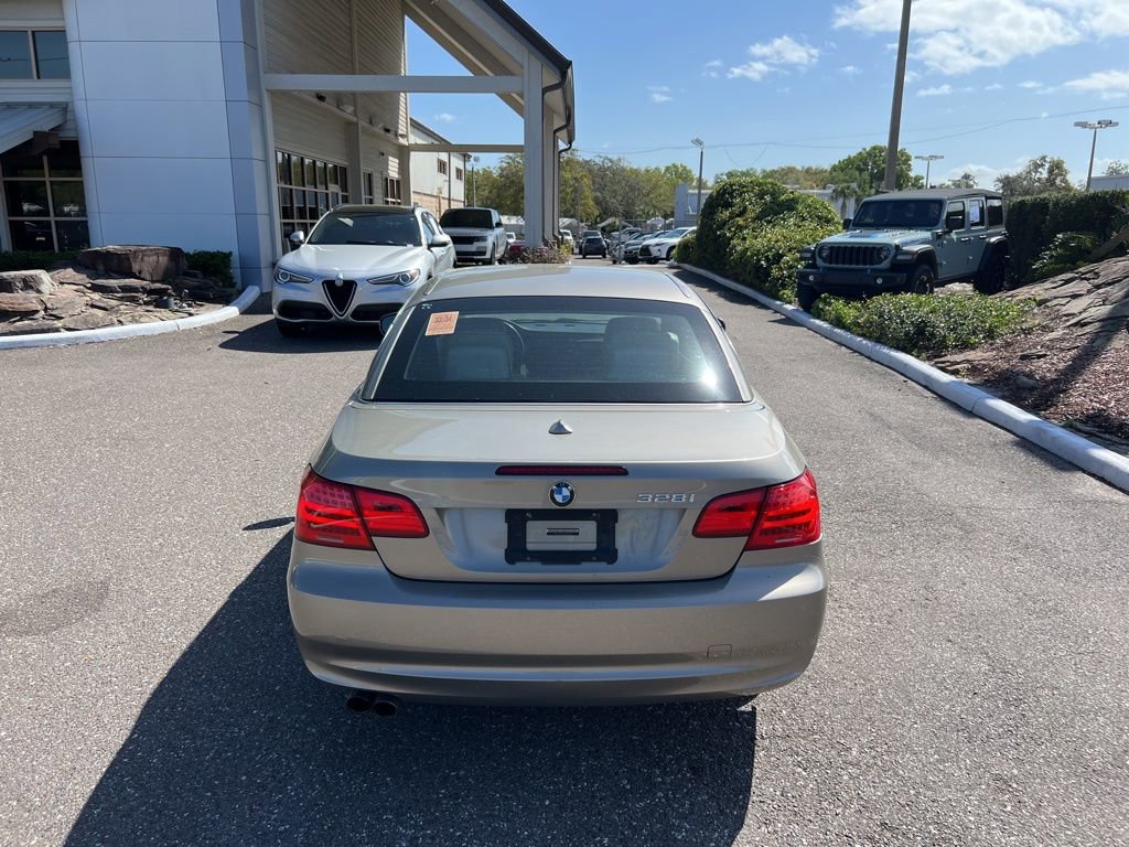 Used 2011 BMW 328i Convertible image 5