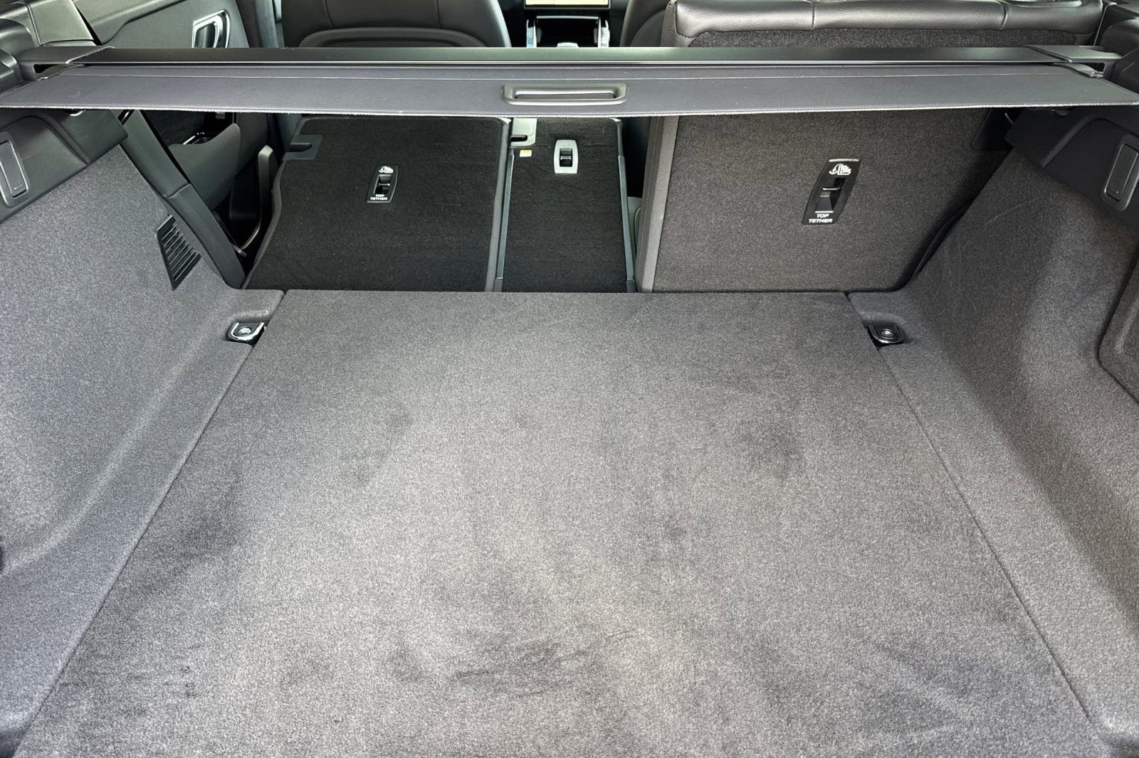 Used 2025 Land Rover Range Rover Velar Dynamic SE image 16