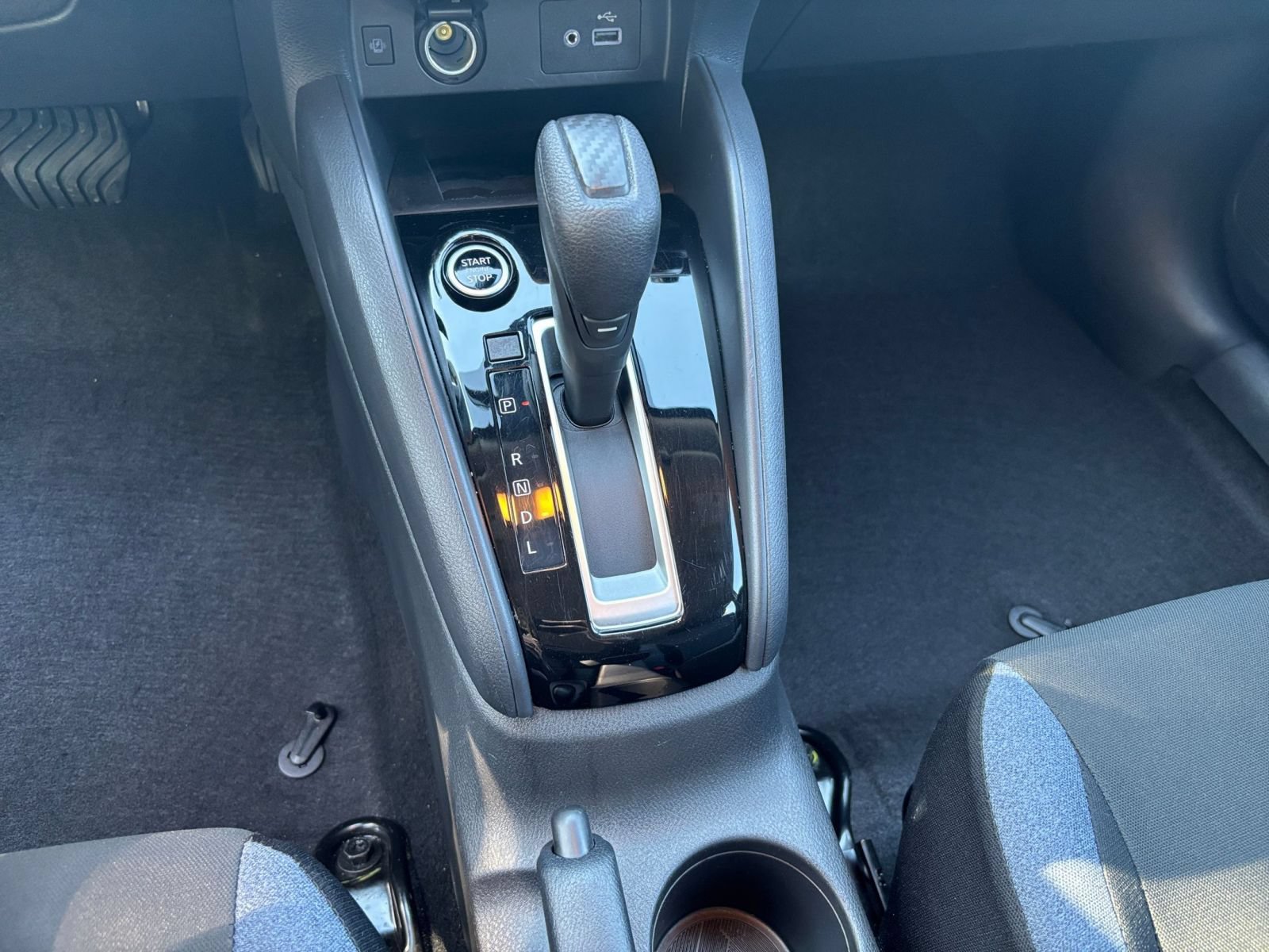 Used 2025 Nissan Versa SV FWD image 38