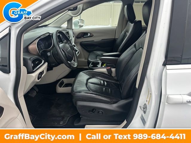 Used 2017 Chrysler Pacifica Touring-L w/ Tire & Wheel Group image 8