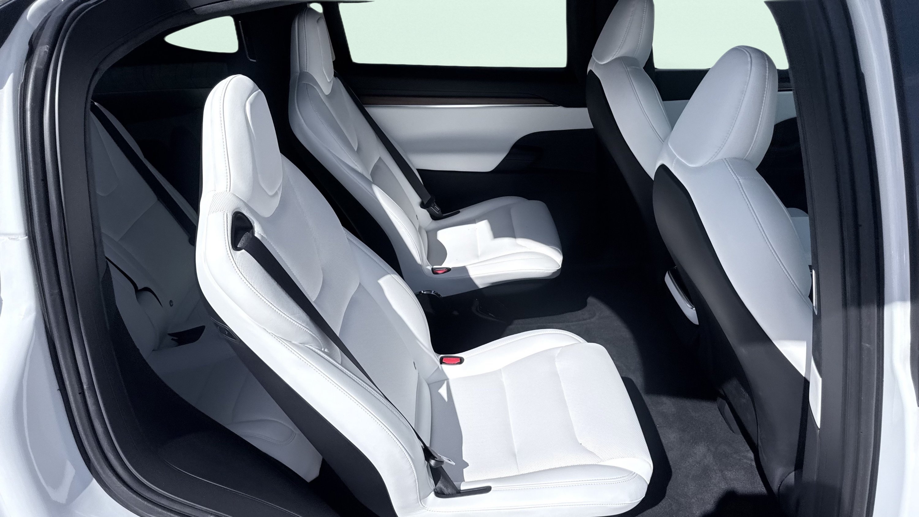 Used 2025 Tesla Model X AWD/4WD image 34