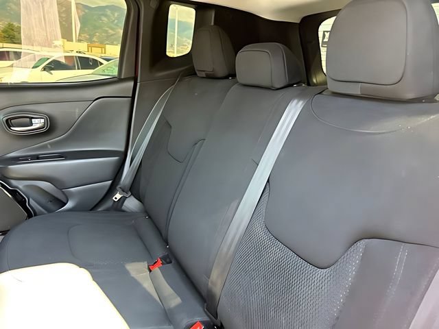 Used 2018 Jeep Renegade Altitude w/ Advanced Technology Group AWD/4WD image 18
