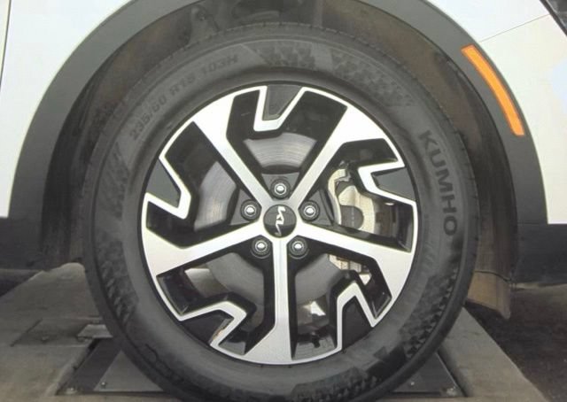 Certified 2025 Kia Sportage EX FWD image 8