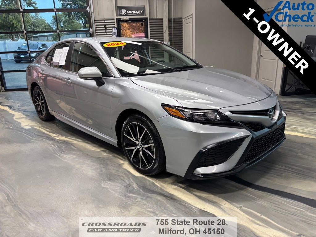 Used 2024 Toyota Camry SE FWD image 1
