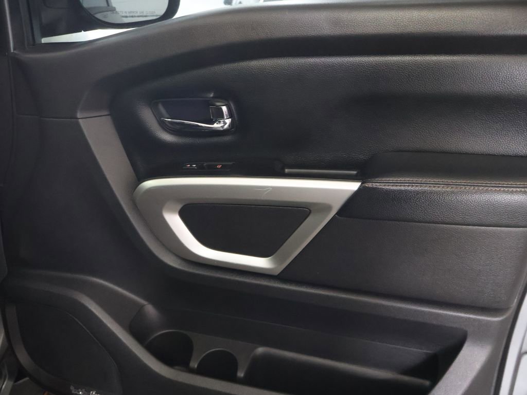 Used 2017 Nissan Titan SL image 12