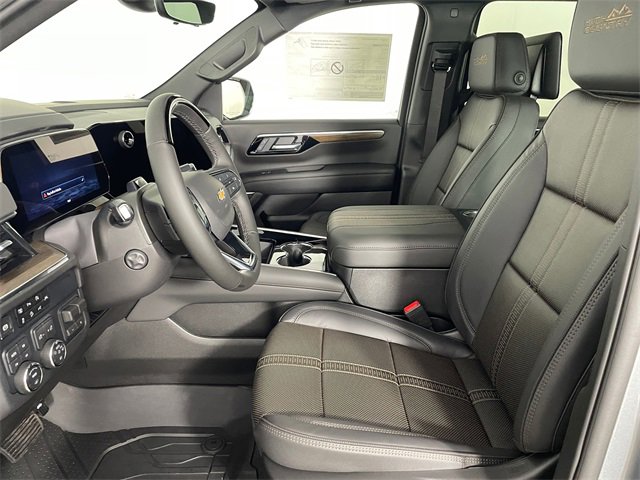 New 2026 Chevrolet Suburban High Country image 2