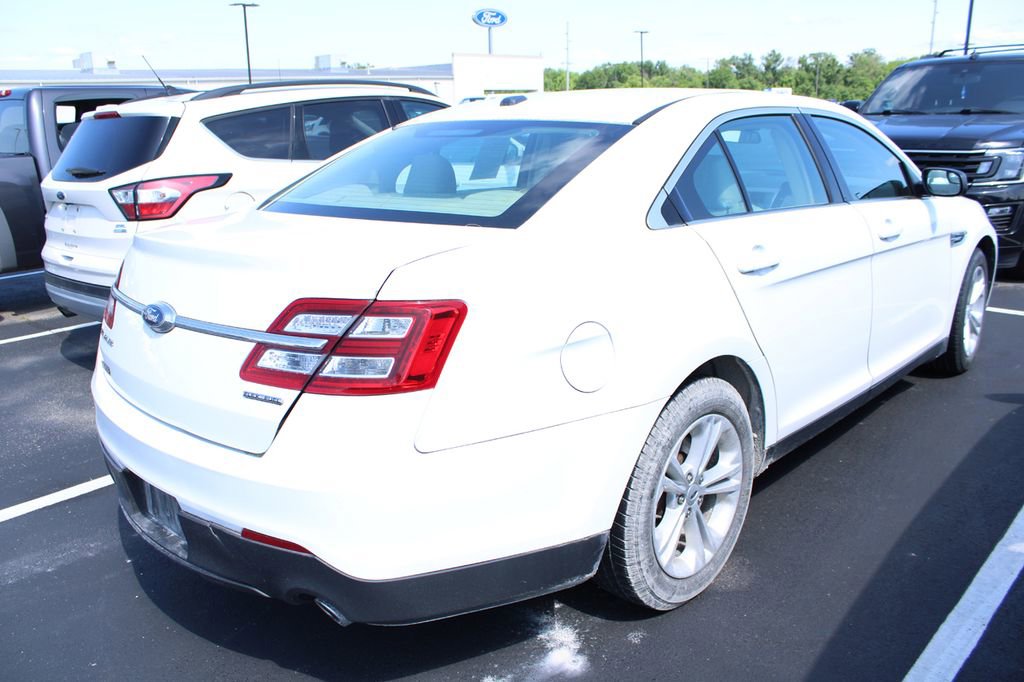 Used 2018 Ford Taurus SE FWD image 4