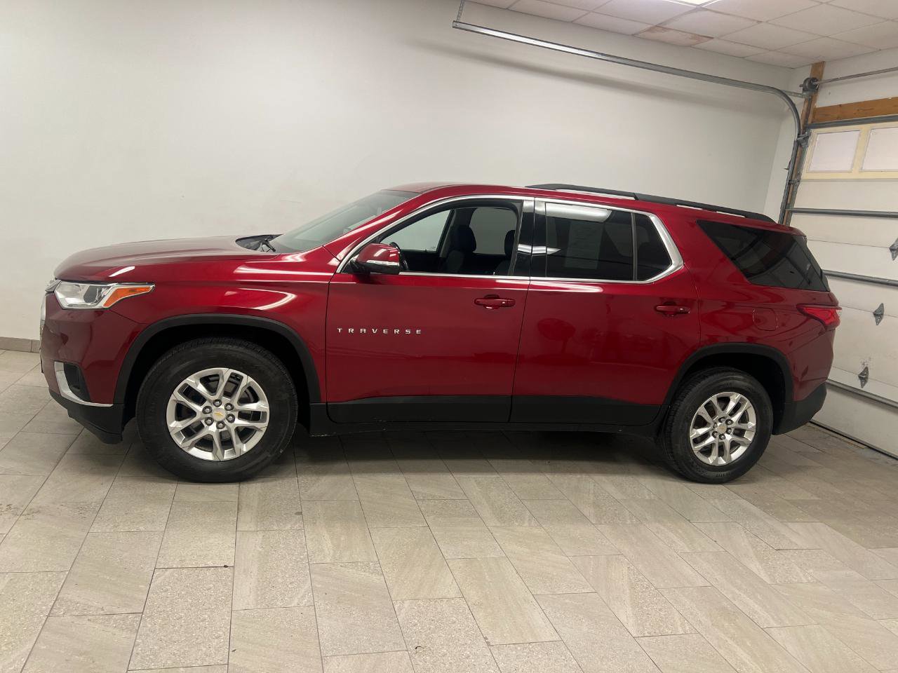 Used 2019 Chevrolet Traverse LT FWD image 6