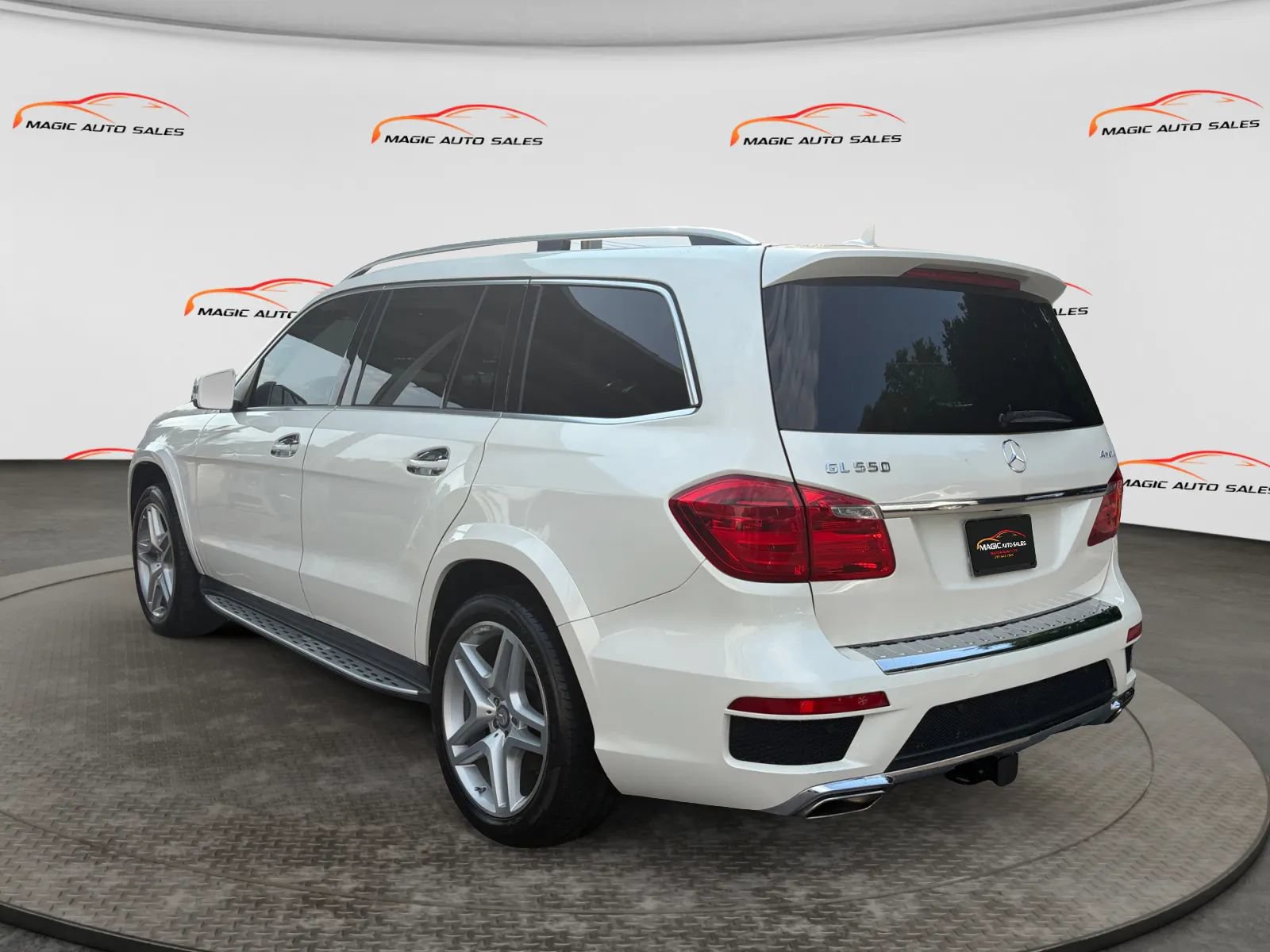 Used 2016 Mercedes-Benz GL 550 4MATIC image 8