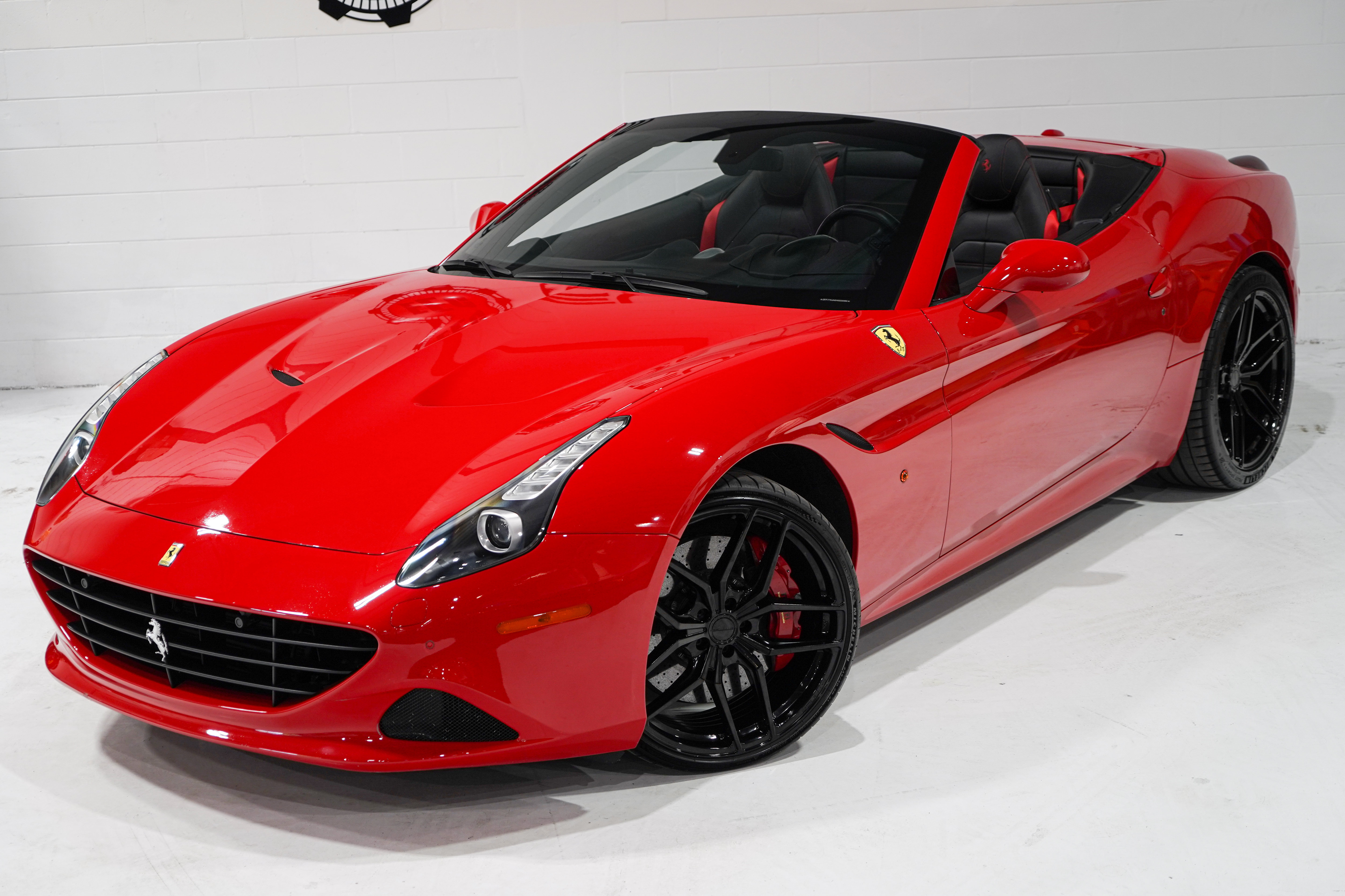 Used 2017 Ferrari California T RWD image 31
