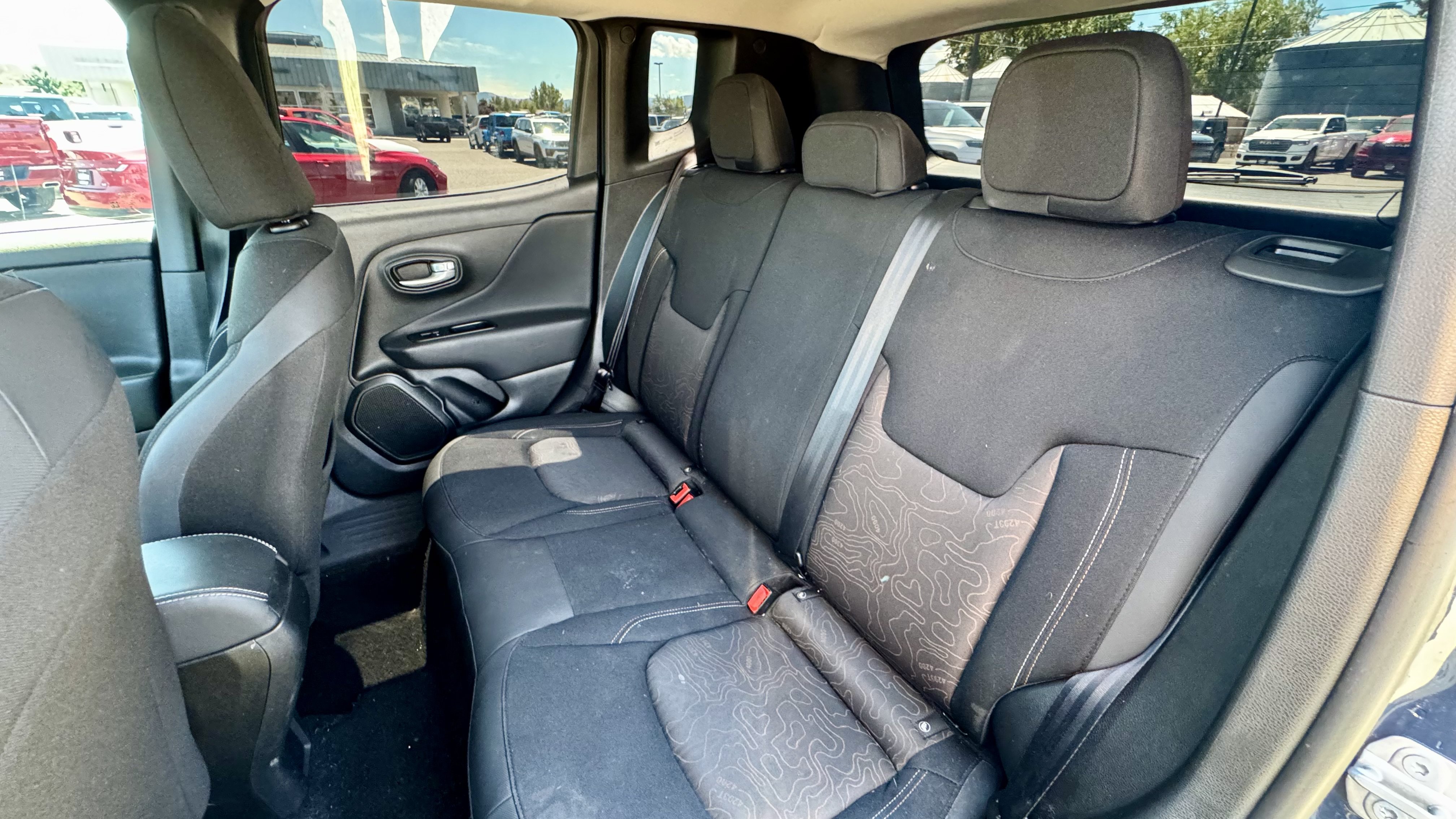 Used 2023 Jeep Renegade Latitude AWD/4WD image 17
