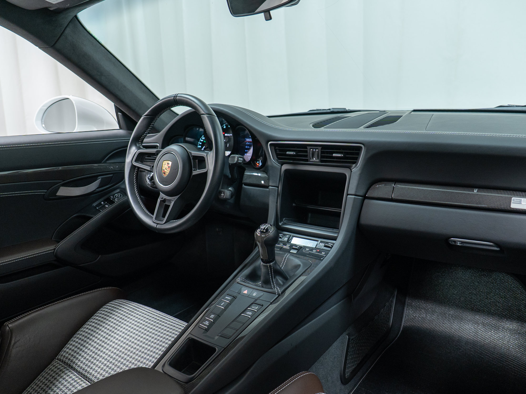 Certified 2016 Porsche 911 R RWD image 23