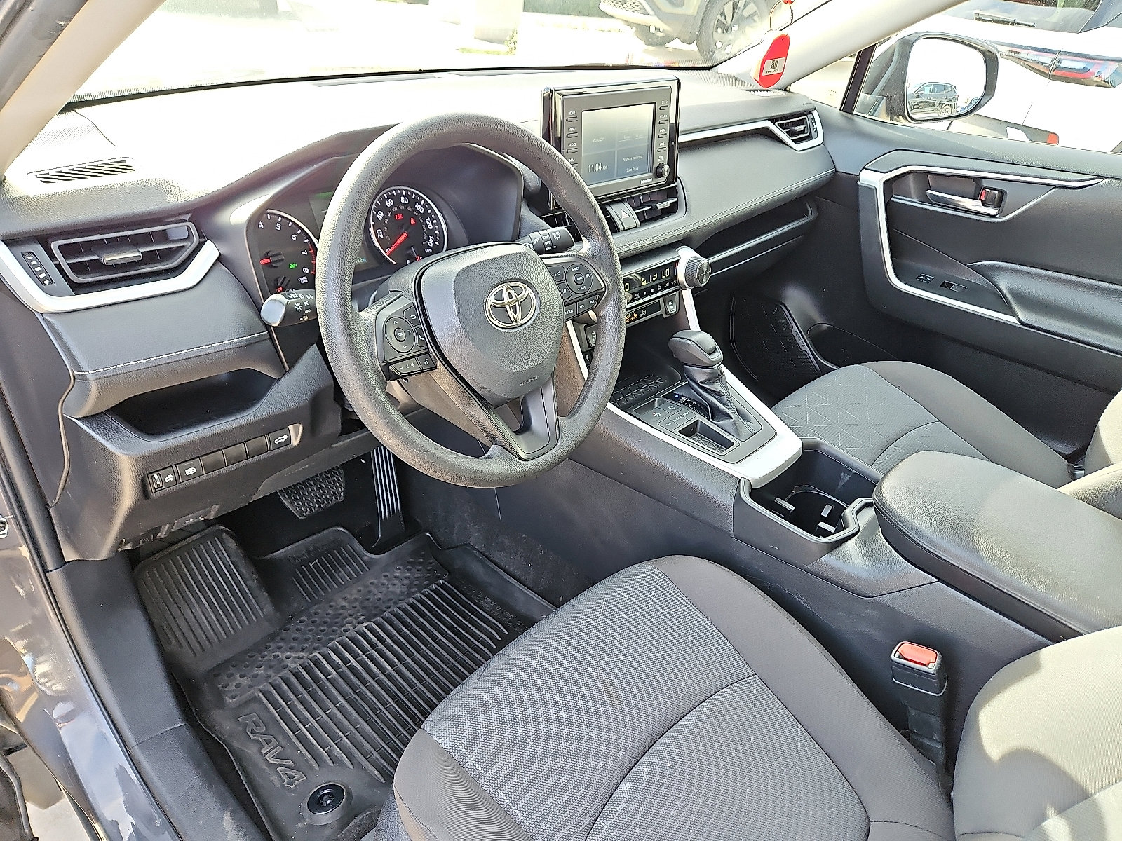 Used 2022 Toyota RAV4 XLE image 11