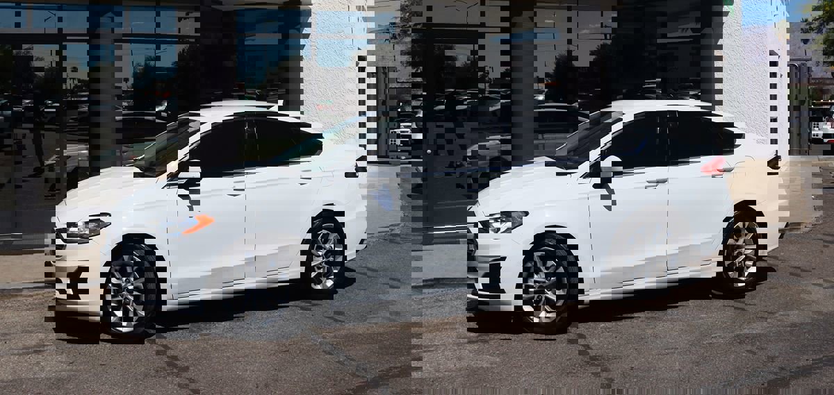 Used 2020 Ford Fusion SE image 4