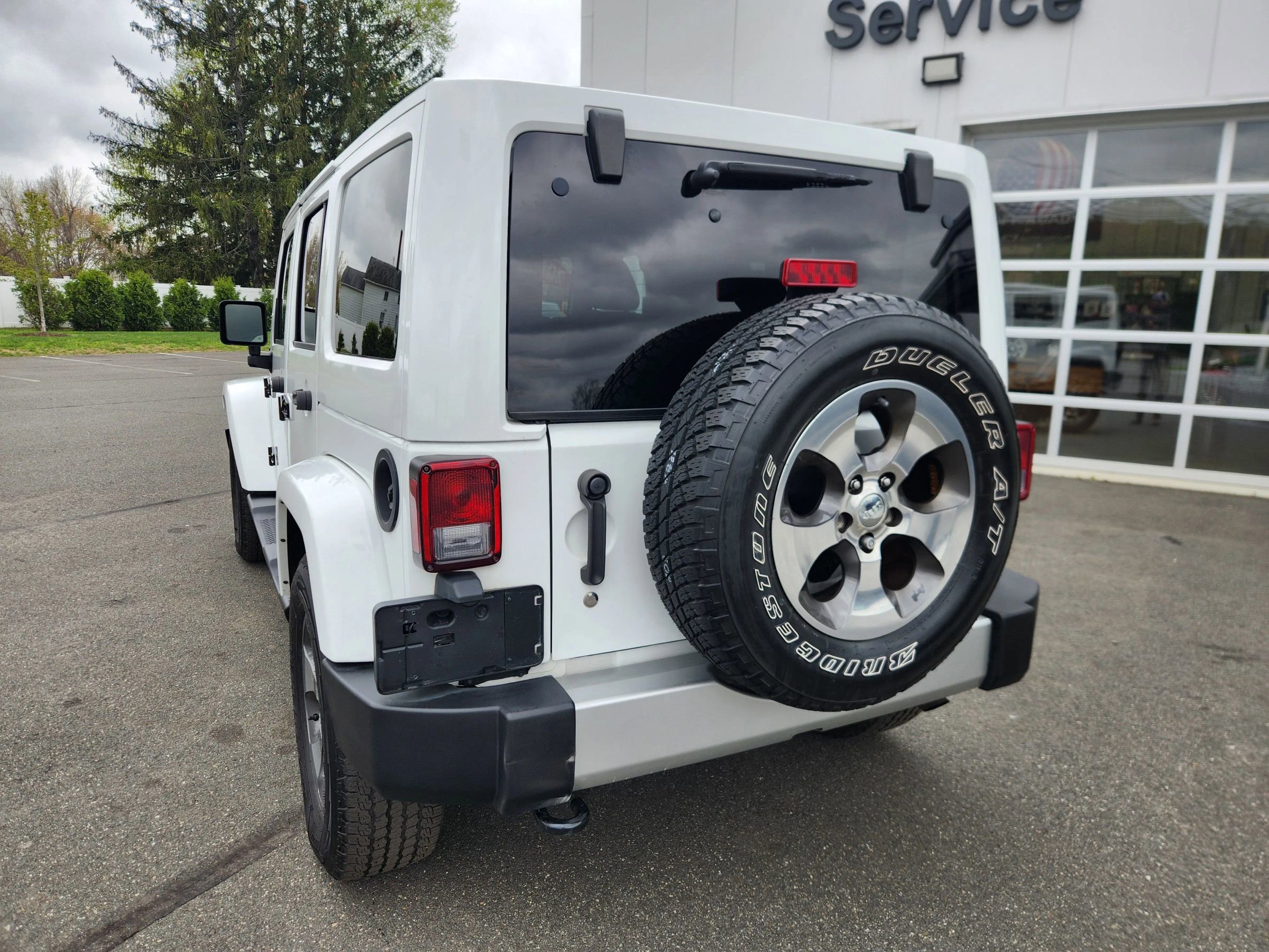 Used 2017 Jeep Wrangler Unlimited Sahara w/ Dual Top Group AWD/4WD image 11