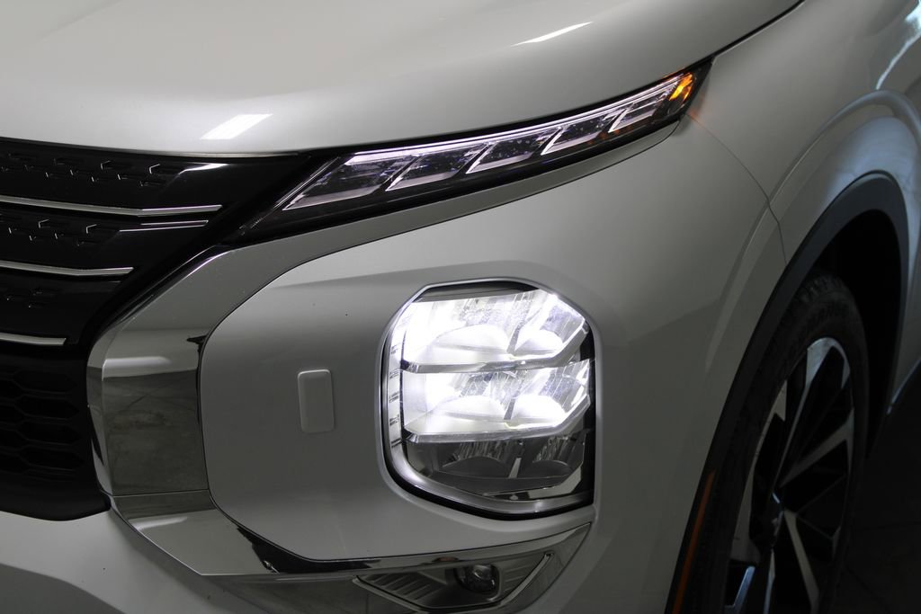 Used 2024 Mitsubishi Outlander 4WD Plug-In Hybrid image 50