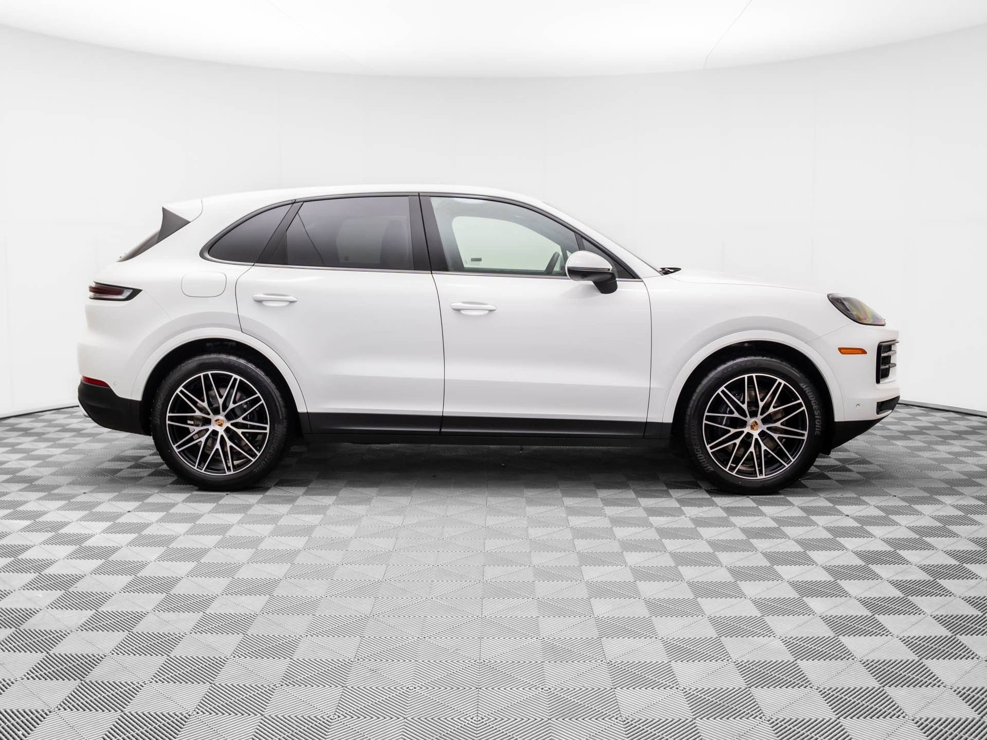 Certified 2026 Porsche Cayenne AWD/4WD image 8