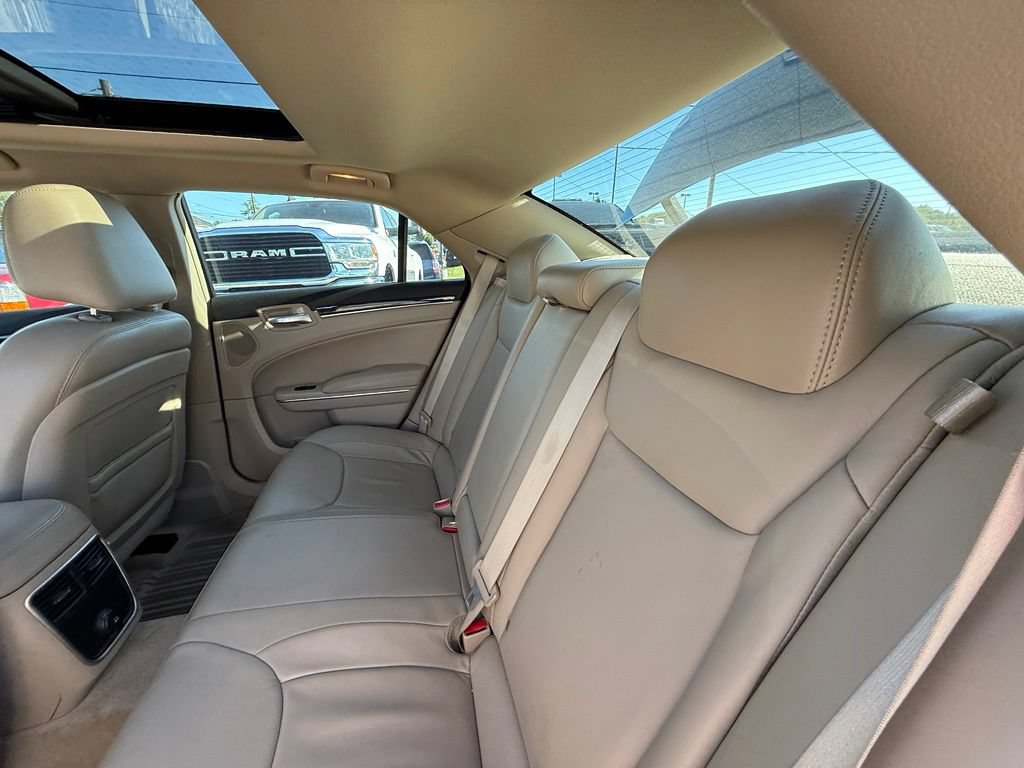 Used 2014 Chrysler 300 w/ Driver Convenience Group RWD image 24