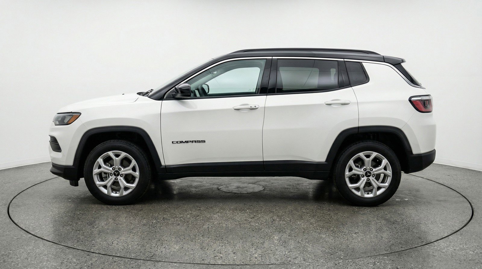 Used 2025 Jeep Compass Latitude image 3