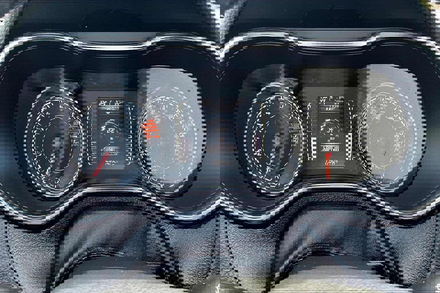 Used 2019 Jeep Cherokee Latitude Plus w/ Cold Weather Group image 8