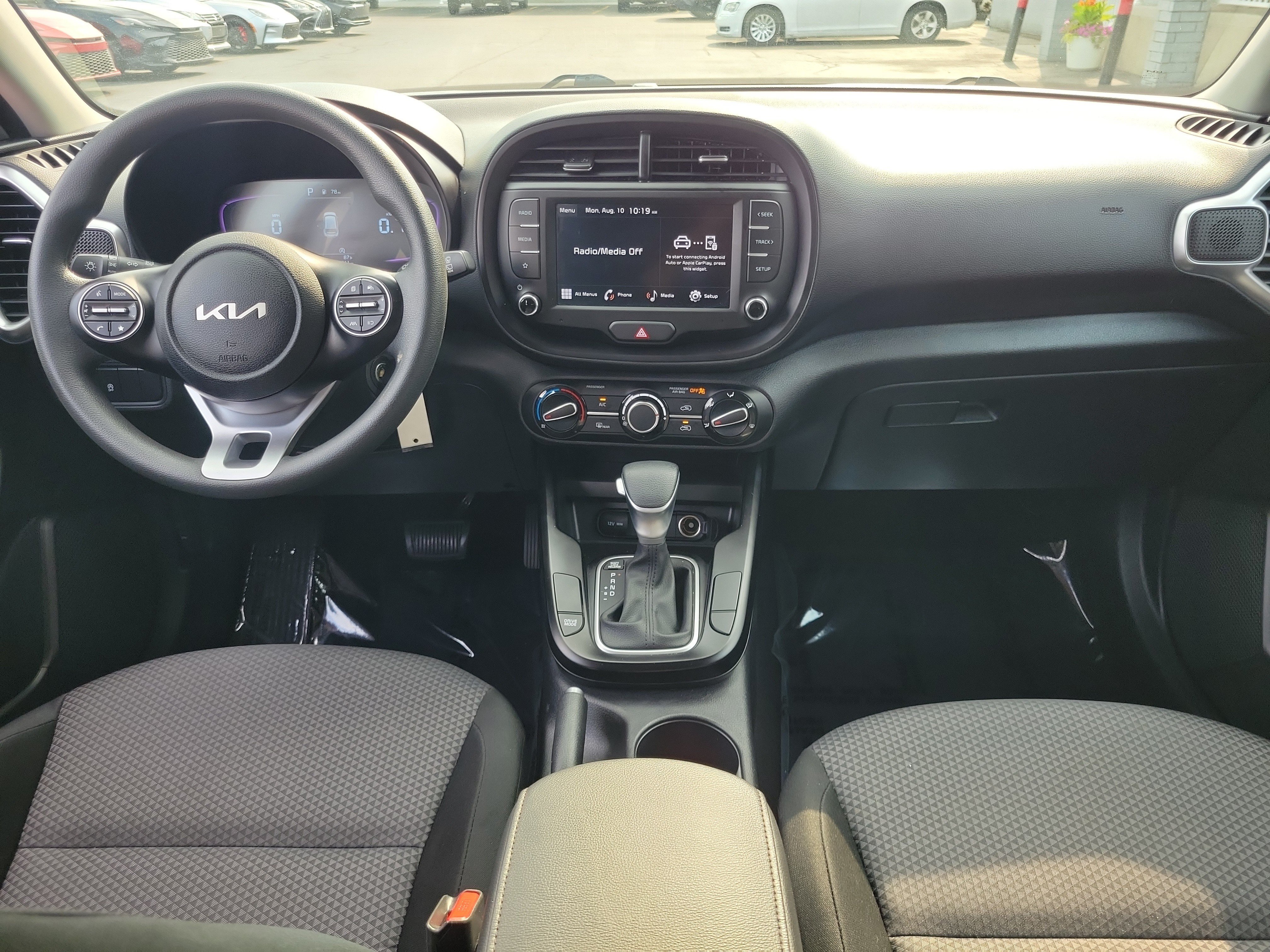 Used 2025 Kia Soul LX FWD image 9