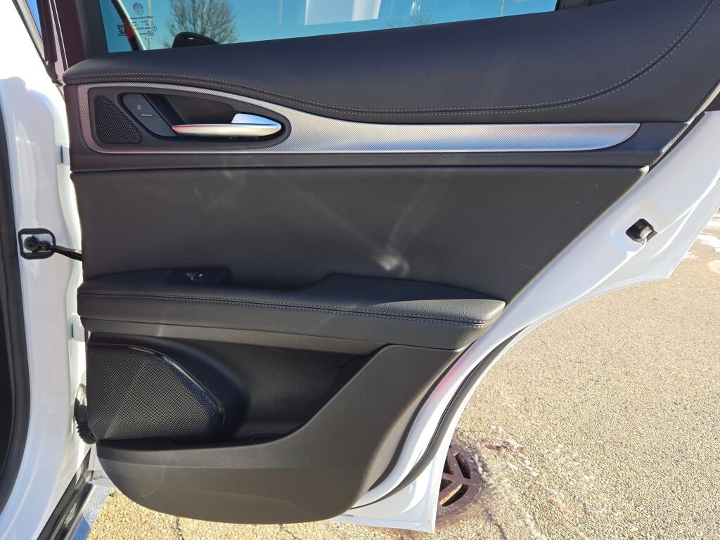 Used 2024 Alfa Romeo Stelvio Veloce image 12