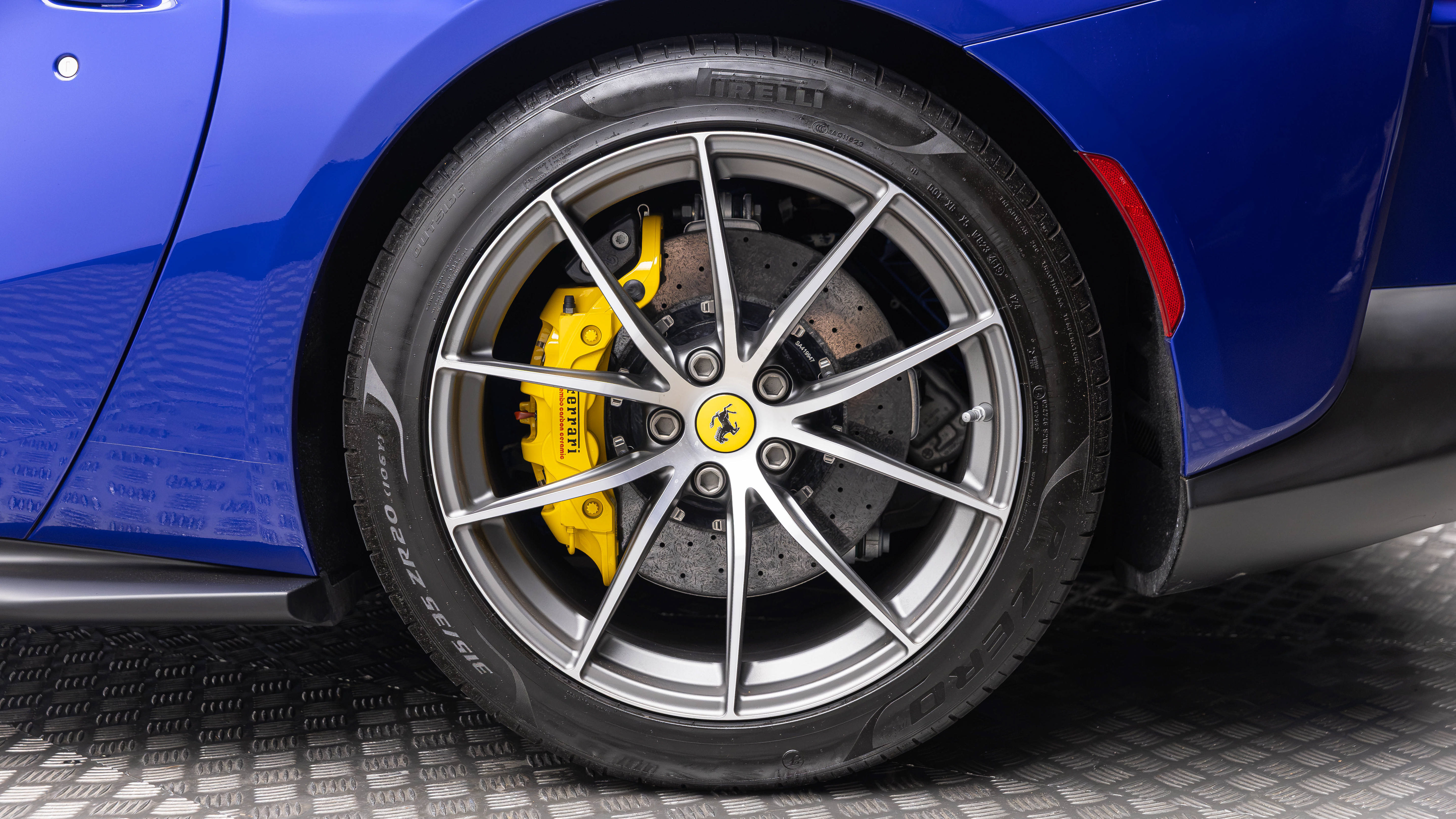 Used 2020 Ferrari 812 Superfast RWD image 57