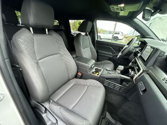 Used 2025 Toyota Tacoma SR5 w/ SR5 Upgrade Package AWD/4WD image 24