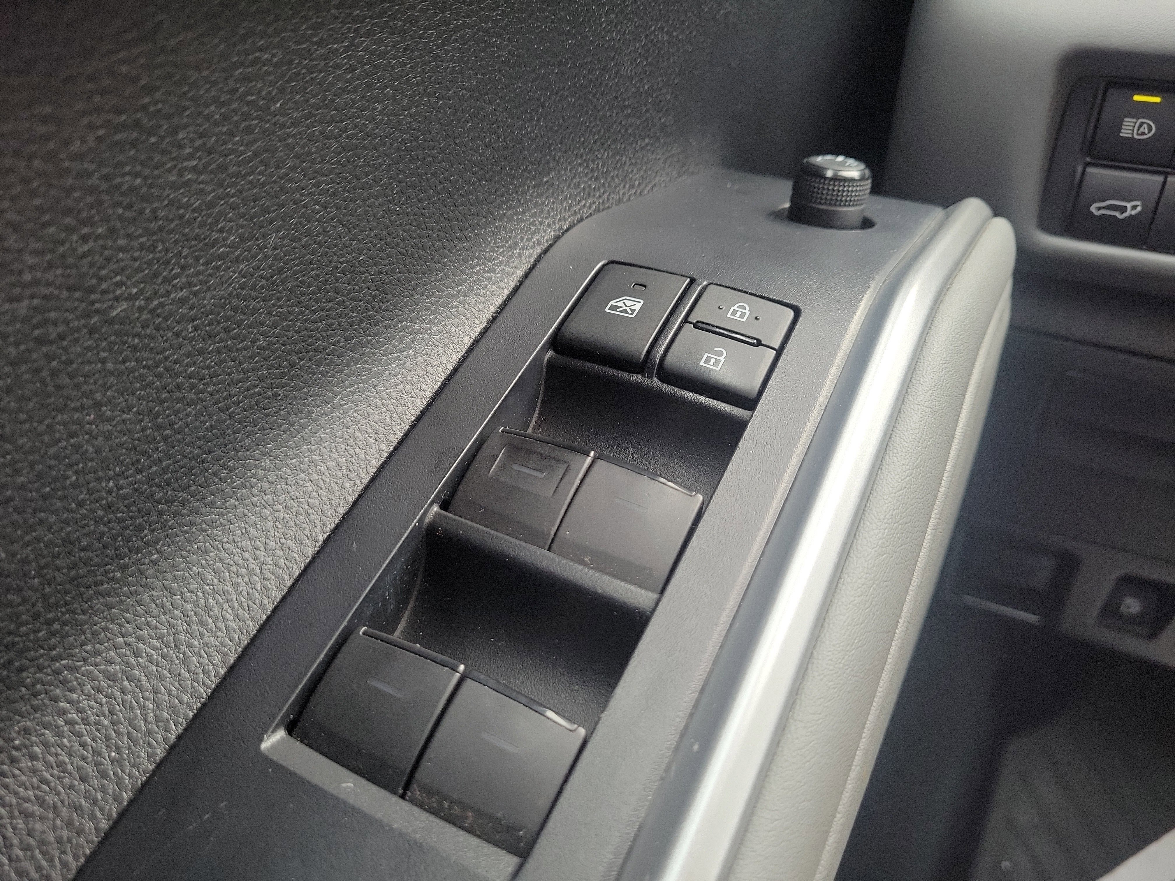 Used 2021 Toyota Highlander XLE image 22