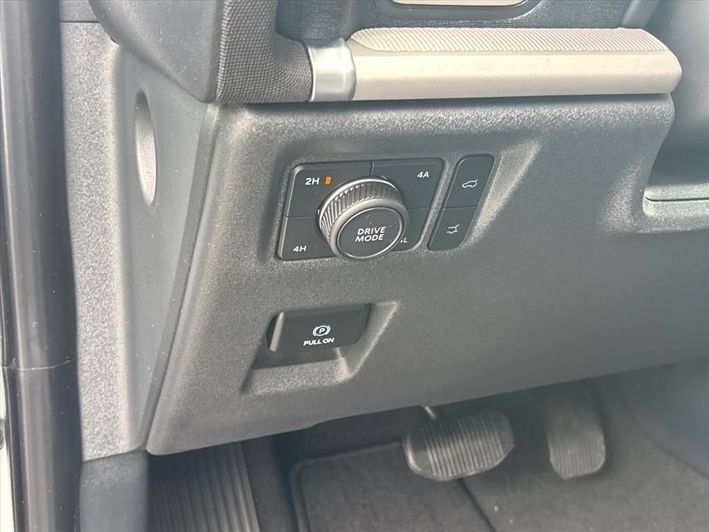 Used 2025 Ford Expedition Max Active AWD/4WD image 7