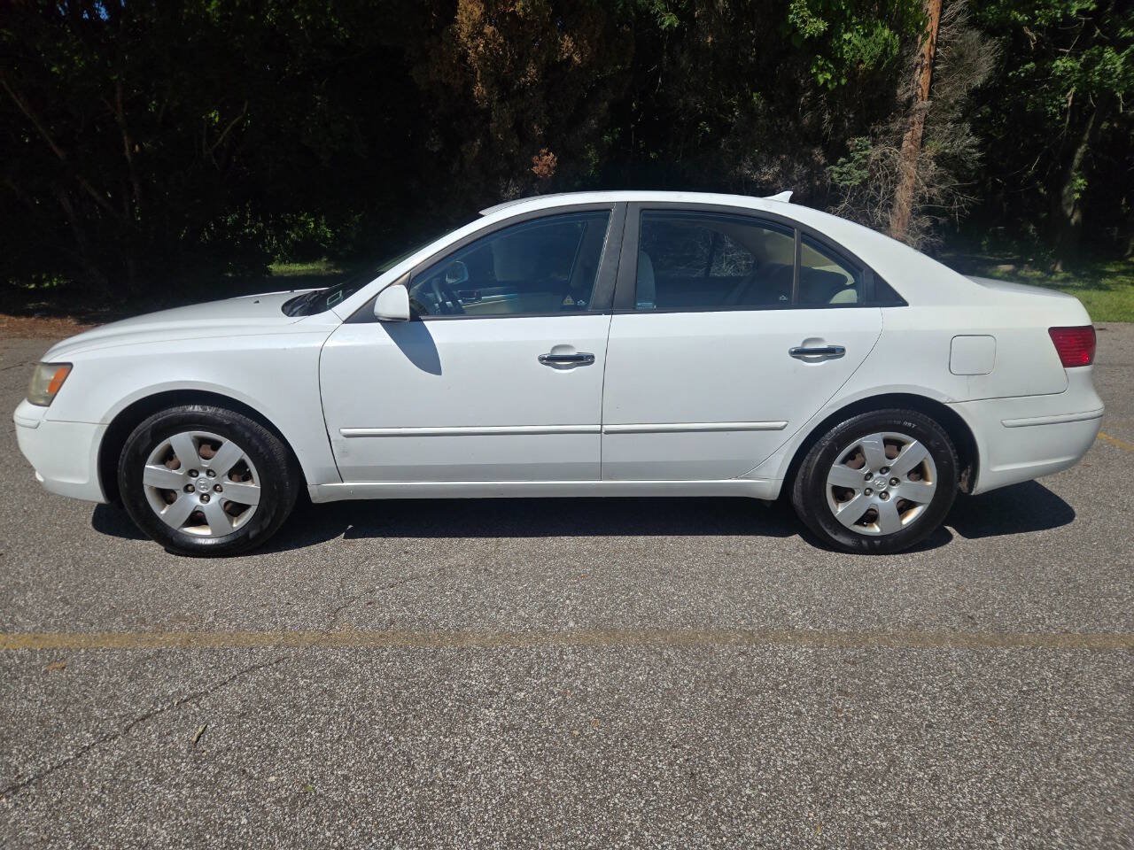 Used 2010 Hyundai Sonata GLS FWD image 4