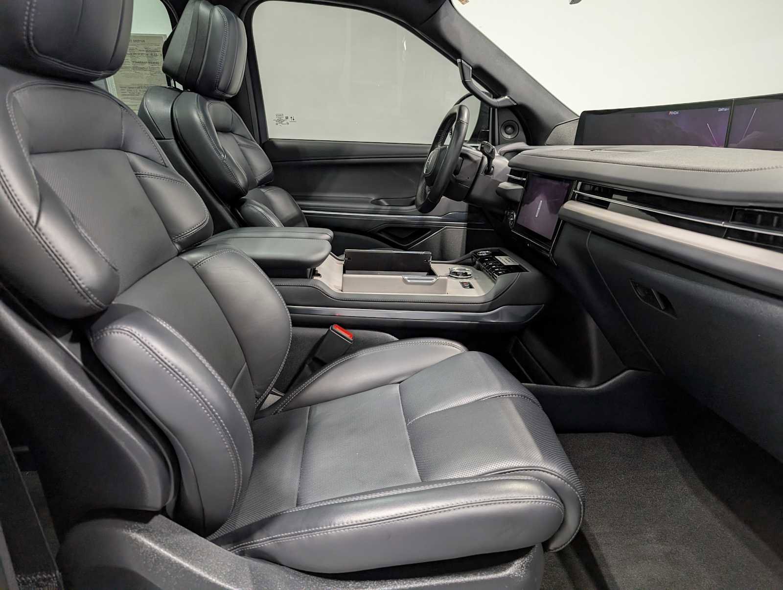 Used 2025 Lincoln Navigator Reserve w/ Jet Appearance Package image 42