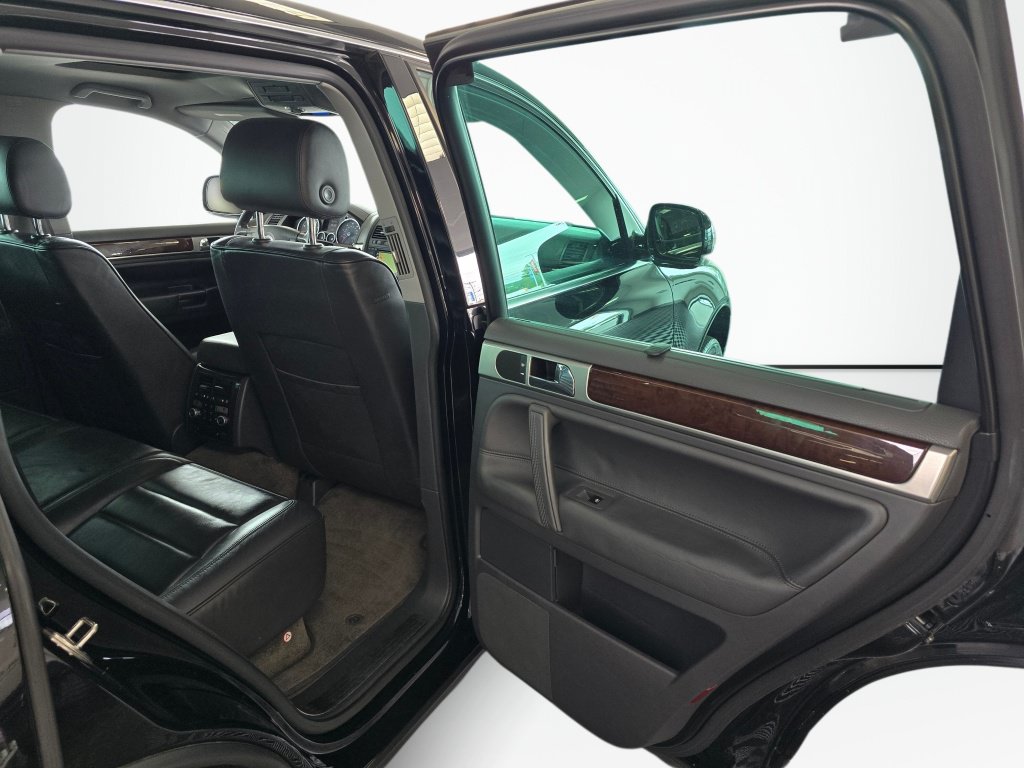Used 2004 Volkswagen Touareg V8 AWD/4WD image 40