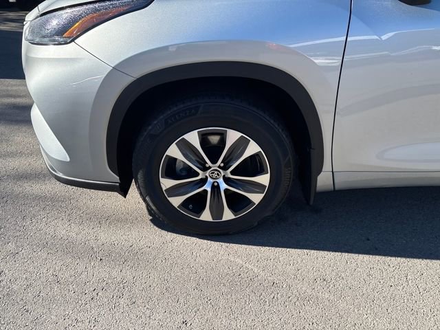 Used 2022 Toyota Highlander XLE image 29
