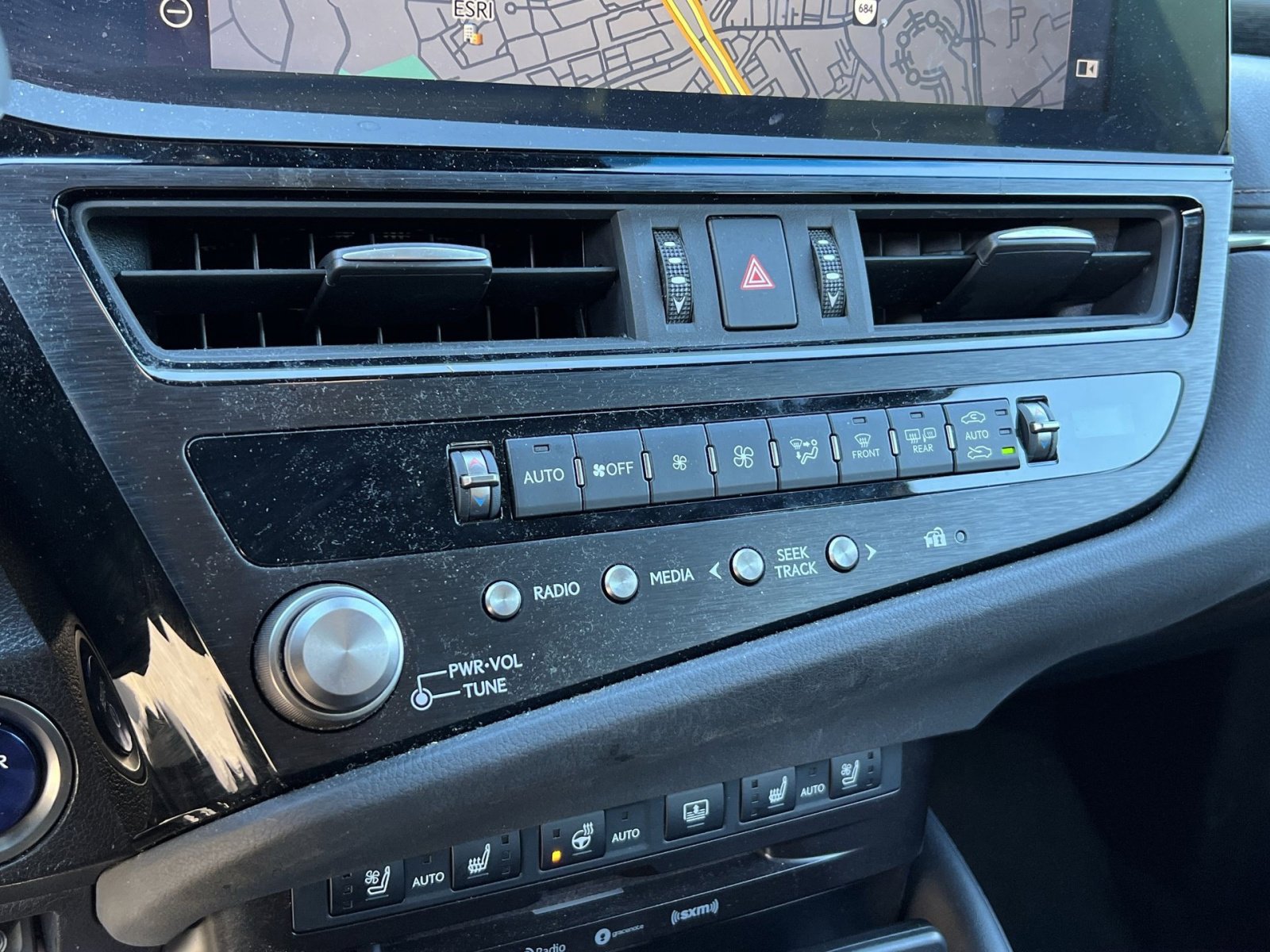 Used 2022 Lexus ES 300h w/ Luxury Package image 21