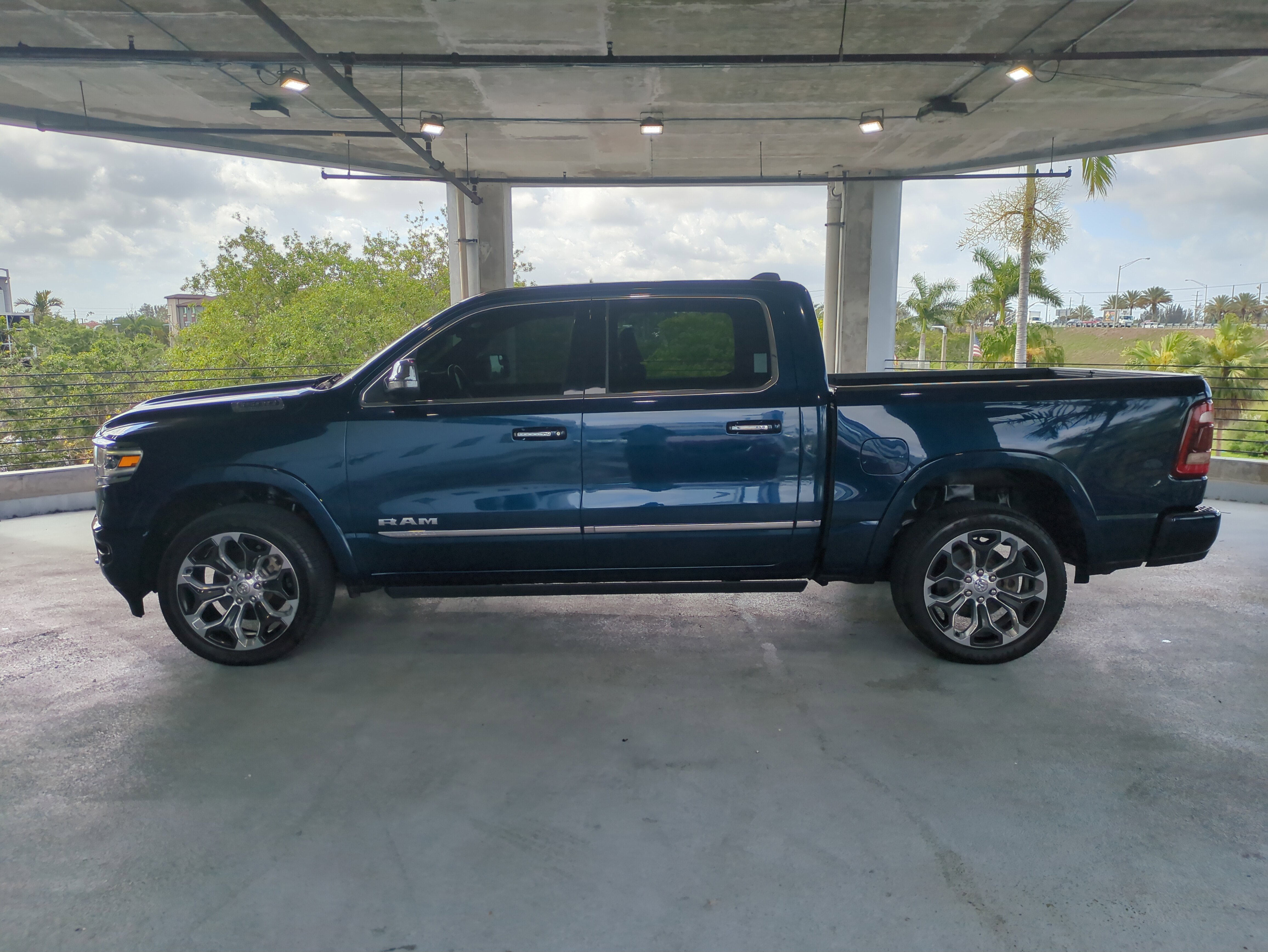 Used 2022 RAM 1500 Limited image 8