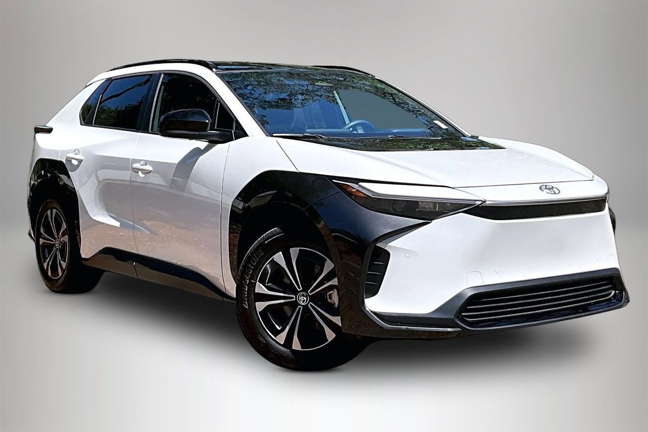 Used 2025 Toyota bZ4X AWD image 2
