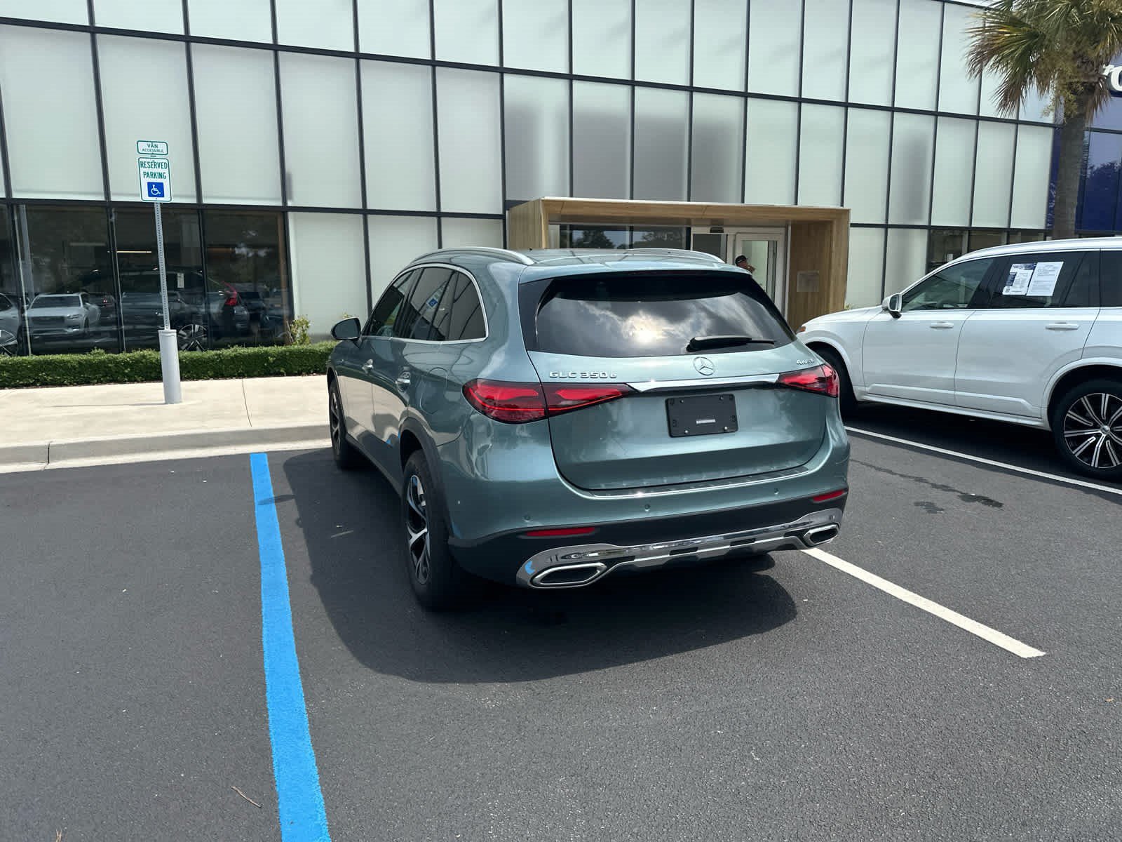 Used 2025 Mercedes-Benz GLC 350e 4MATIC image 18