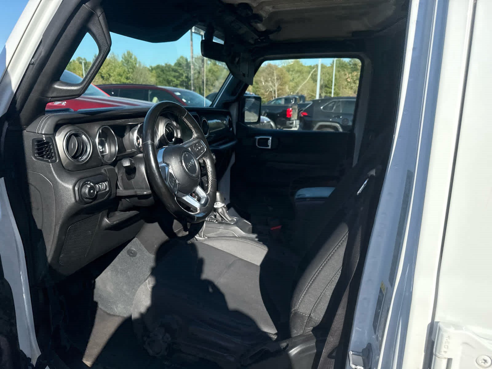 Used 2022 Jeep Wrangler Unlimited Sahara w/ Cold Weather Group AWD/4WD image 2