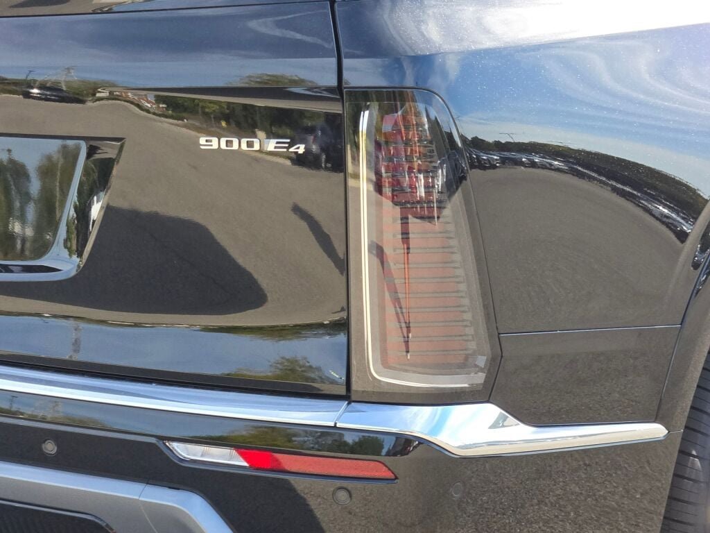 New 2026 Cadillac Vistiq Premium Luxury w/ LPO, Floor Liner Package image 11