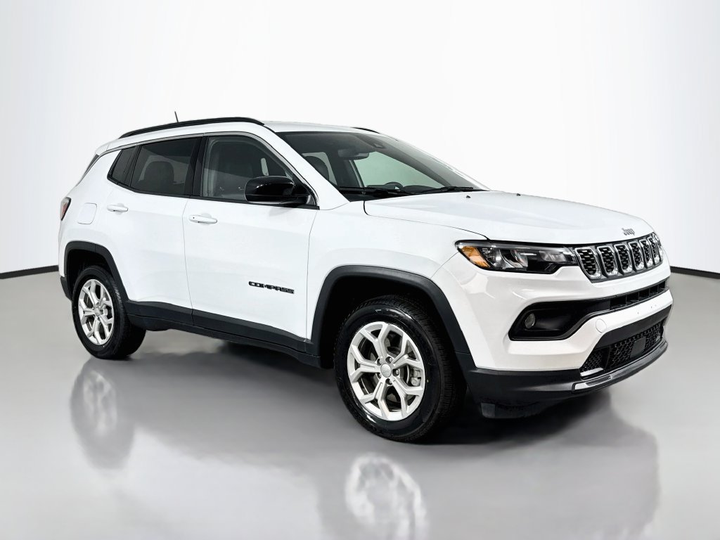 Used 2024 Jeep Compass Latitude AWD/4WD image 4