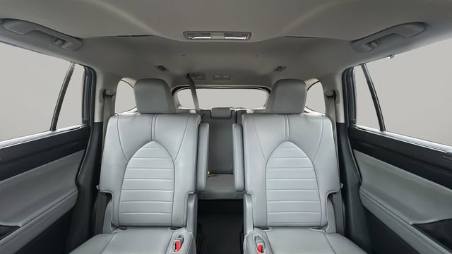 Used 2025 Toyota Highlander XLE FWD image 18
