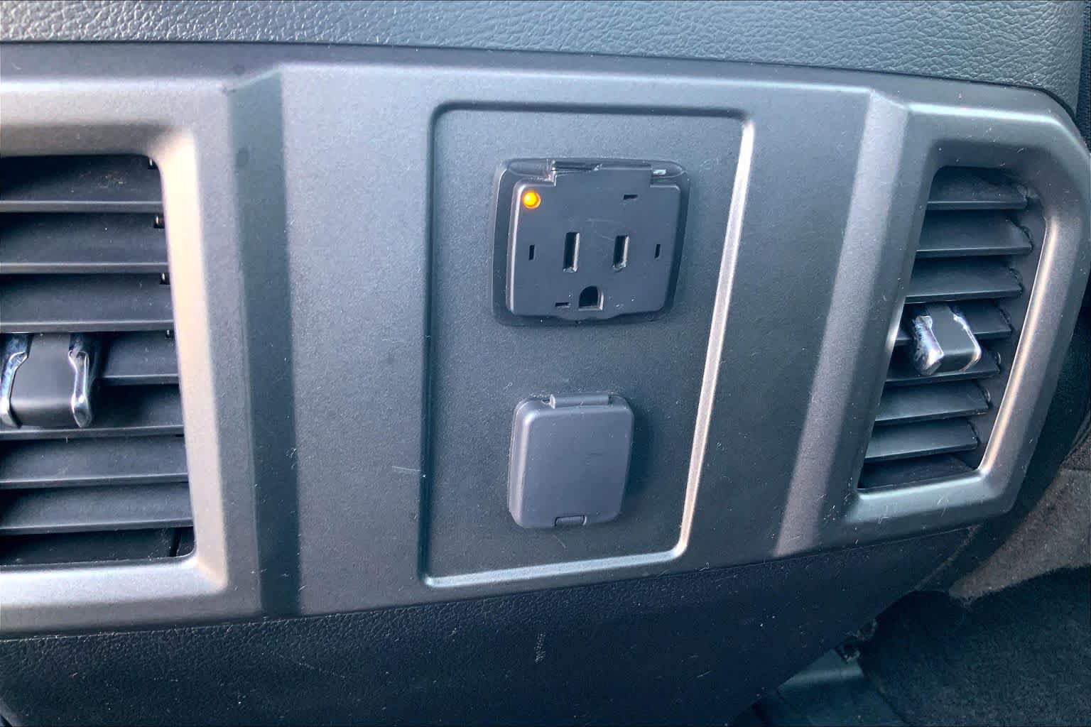 Used 2016 Ford F150 XLT w/ Equipment Group 302A Luxury AWD/4WD image 30
