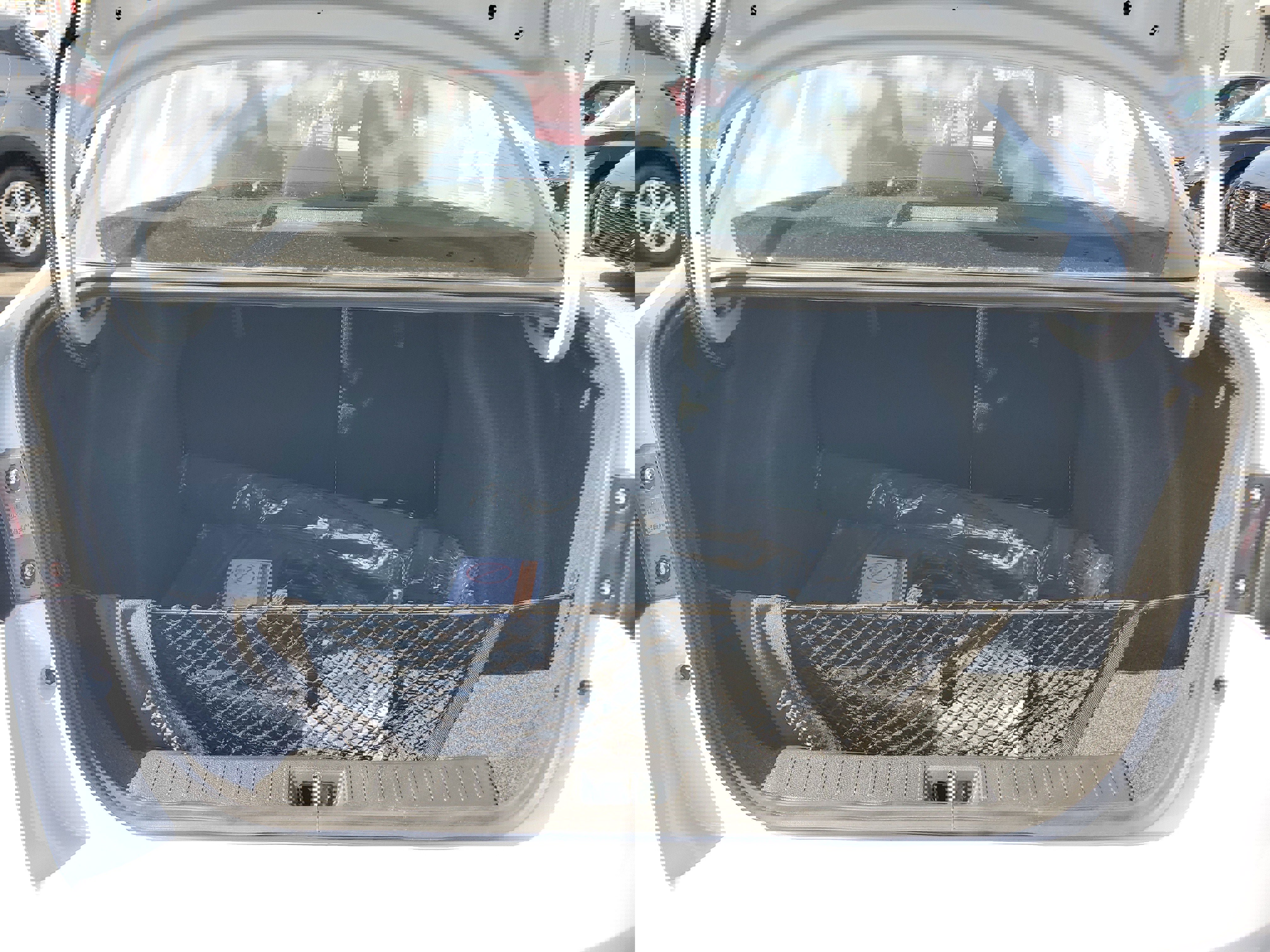 New 2025 Nissan Versa SR w/ Trunk Package image 9