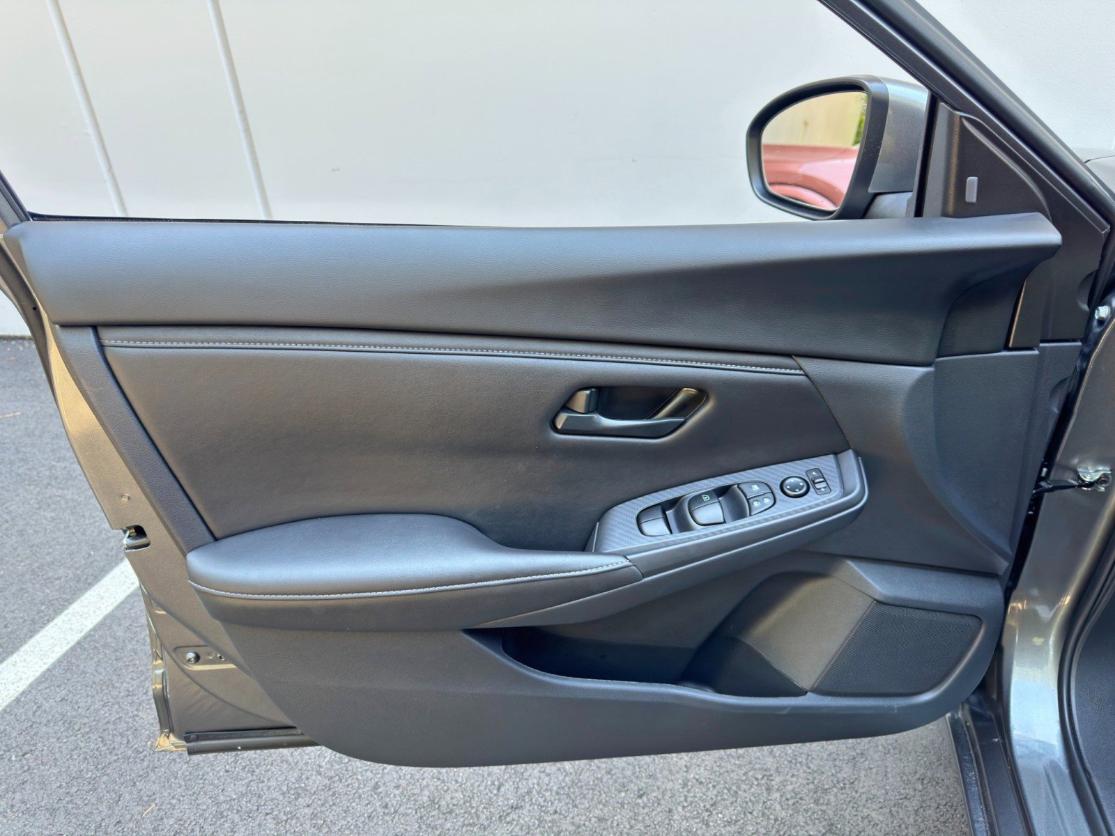 Used 2025 Nissan Sentra S FWD image 33