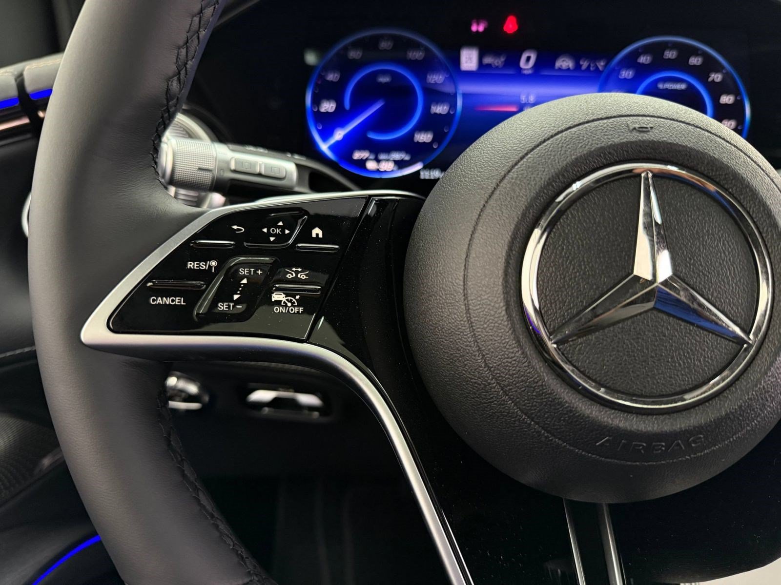 New 2027 Mercedes-Benz EQS 400 4MATIC SUV image 13