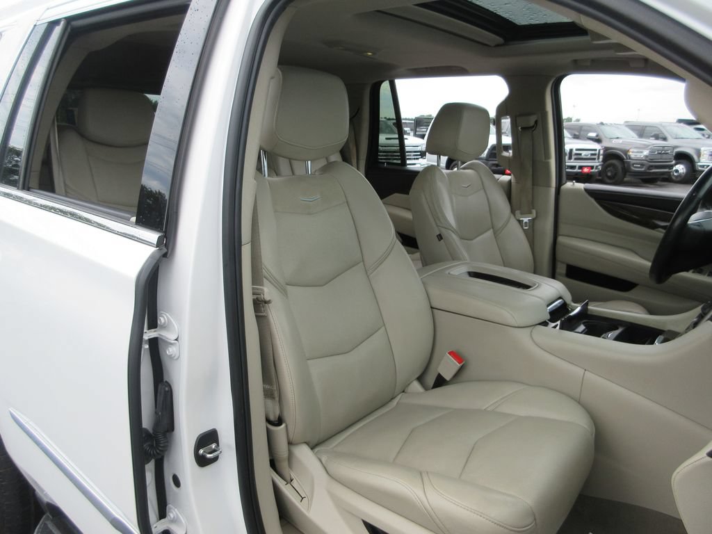 Certified 2018 Cadillac Escalade Luxury w/ LPO, Radiant Package AWD/4WD image 25